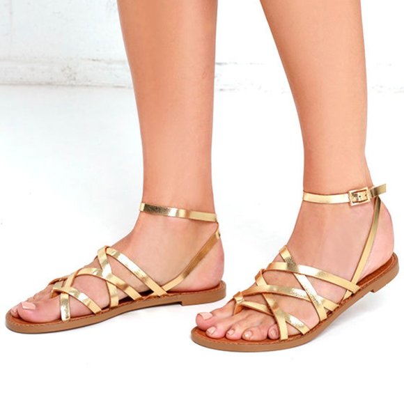 Chinese Laundry Shoes - NWOT Chinese Laundry Gia Gold Thong Sandals